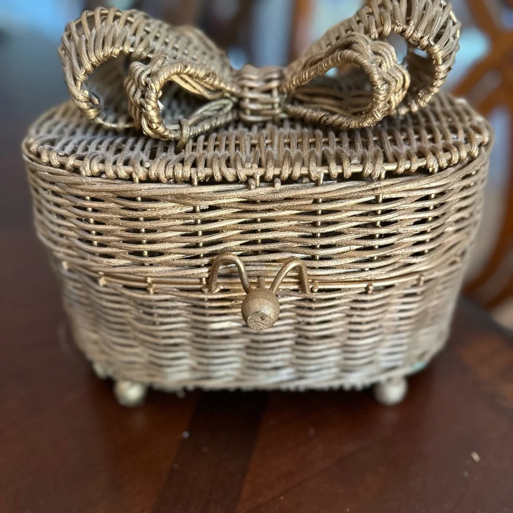 Beautiful Vintage Wicker Basket Box w/ Bow Topper, Gold Lidded Storage Box VGUC